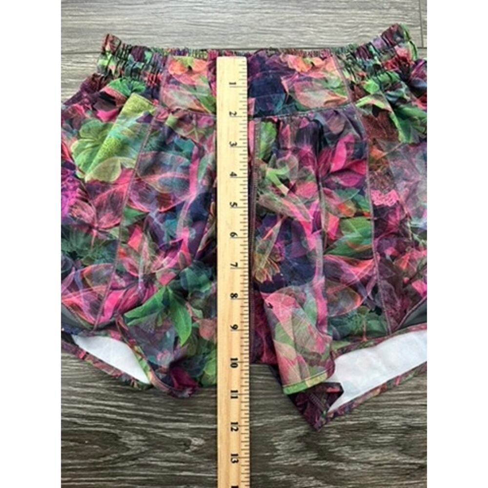 Lululemon Hotty Hot Low-Rise Lined Short 4" Vivid Floral Tone Multi GraphiteGrey - Picture 2 of 8